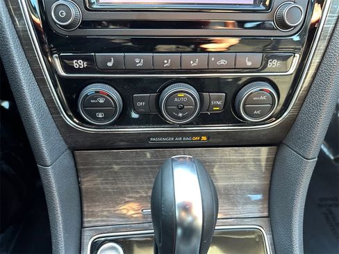 Used 2018 Volkswagen Passat 2.0T SE image 20