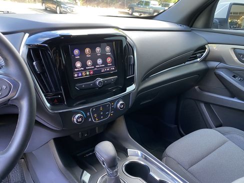 Used 2023 Chevrolet Traverse LT FWD image 23