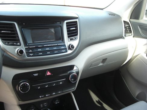 Used 2018 Hyundai Tucson SE w/ Cargo Package image 8