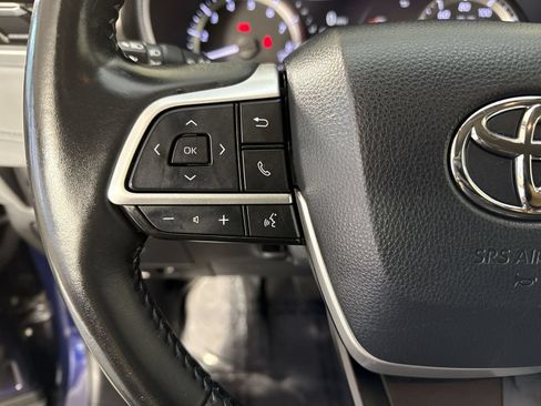 Used 2023 Toyota Highlander LE FWD image 12