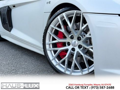 Used 2017 Audi R8 V10 w/ Carbon Exterior Package AWD/4WD image 4