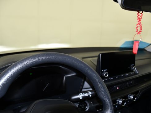Certified 2025 Honda CR-V LX image 9