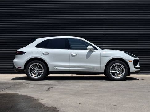 Certified 2026 Porsche Macan AWD/4WD image 8