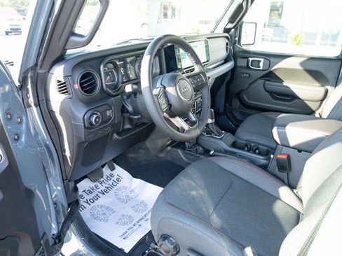 New 2025 Jeep Wrangler Unlimited Rubicon w/ Convenience Group image 14