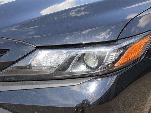 Used 2022 Toyota Camry SE w/ Cold Weather Package FWD image 13