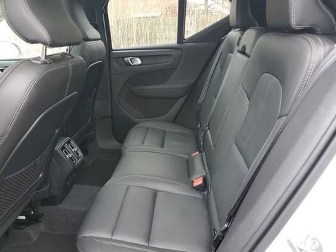 Used 2025 Volvo XC40 B5 Core image 24