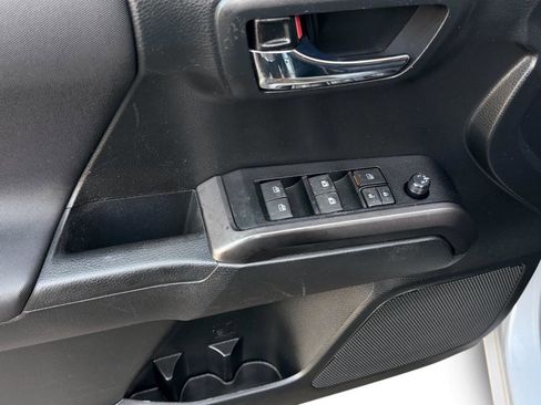 Used 2019 Toyota Tacoma TRD Off-Road image 14