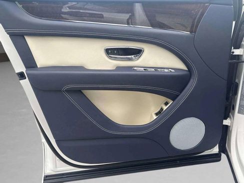 Certified 2025 Bentley Bentayga AWD/4WD image 14