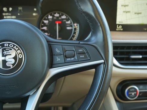Used 2018 Alfa Romeo Stelvio Ti Lusso image 34