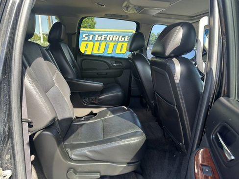 Used 2011 Chevrolet Suburban LTZ RWD image 21
