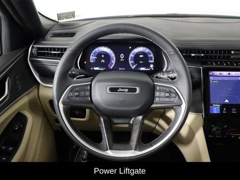 Used 2023 Jeep Grand Cherokee L Limited AWD/4WD image 7