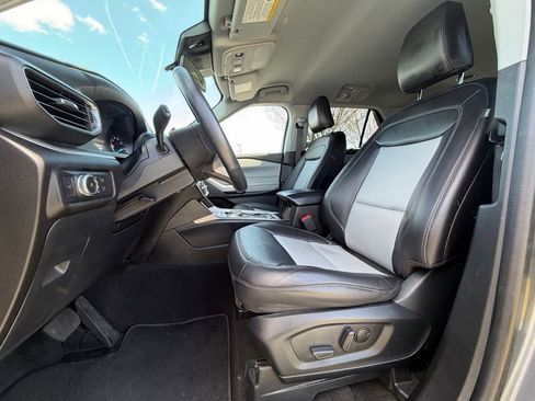 Certified 2022 Ford Explorer XLT w/ Equipment Group 202A image 22
