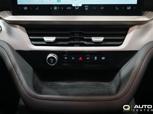 Used 2025 Ford Explorer Active AWD/4WD image 18