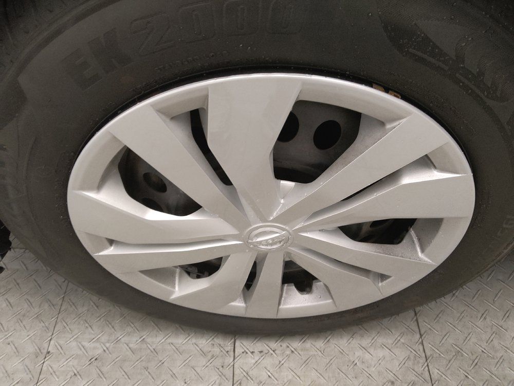 Used 2025 Nissan Versa S FWD image 31