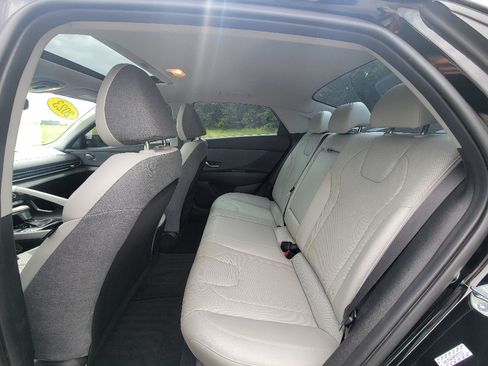 Used 2023 Hyundai Elantra Limited w/ Cargo Package FWD image 28