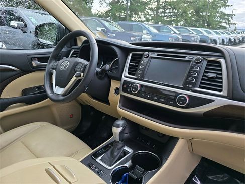 Used 2015 Toyota Highlander Limited Platinum image 40