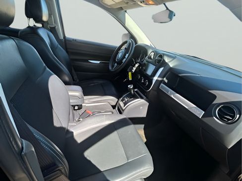 Used 2015 Jeep Compass FWD image 15