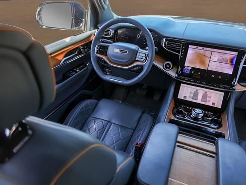 Used 2024 Jeep Grand Wagoneer Series III image 30