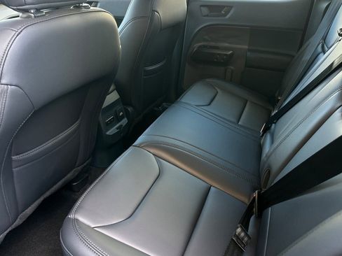 Certified 2025 Ford Maverick Lariat w/ Black Appearance Package image 11