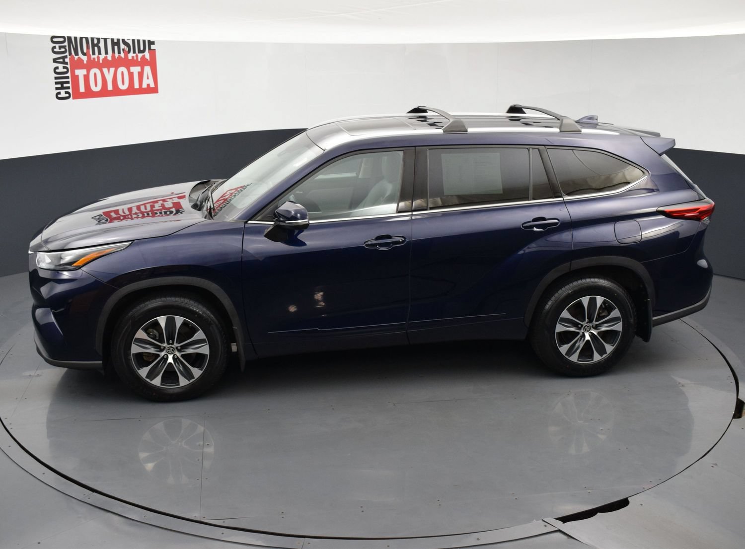 Used 2022 Toyota Highlander XLE AWD/4WD image 23