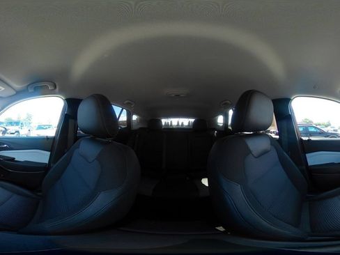Used 2025 Chevrolet Trax LT w/ LT Convenience Package FWD image 40