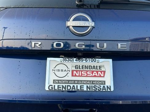 Used 2025 Nissan Rogue SV AWD/4WD image 12
