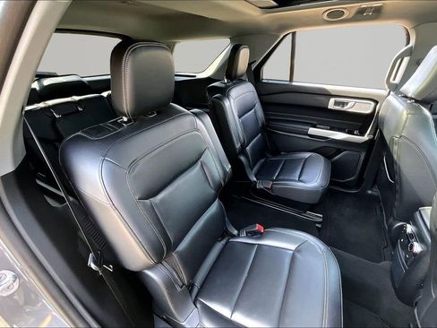 Used 2023 Ford Explorer XLT w/ Equipment Group 202A image 27