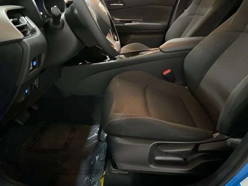 Used 2019 Toyota C-HR XLE FWD image 56