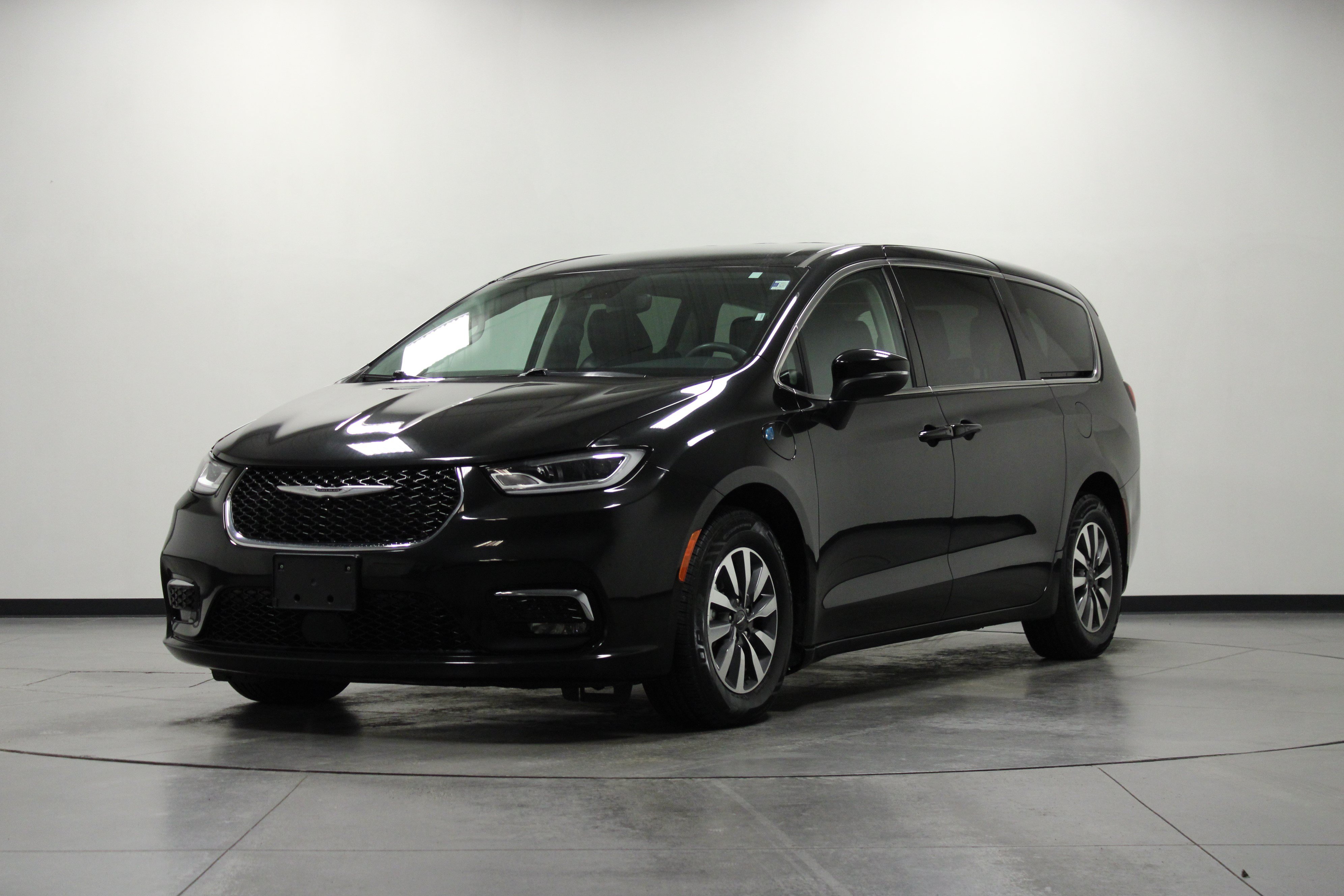 Used 2023 Chrysler Pacifica Touring-L FWD image 8