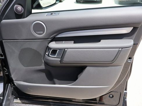 New 2025 Land Rover Discovery Dynamic SE image 13