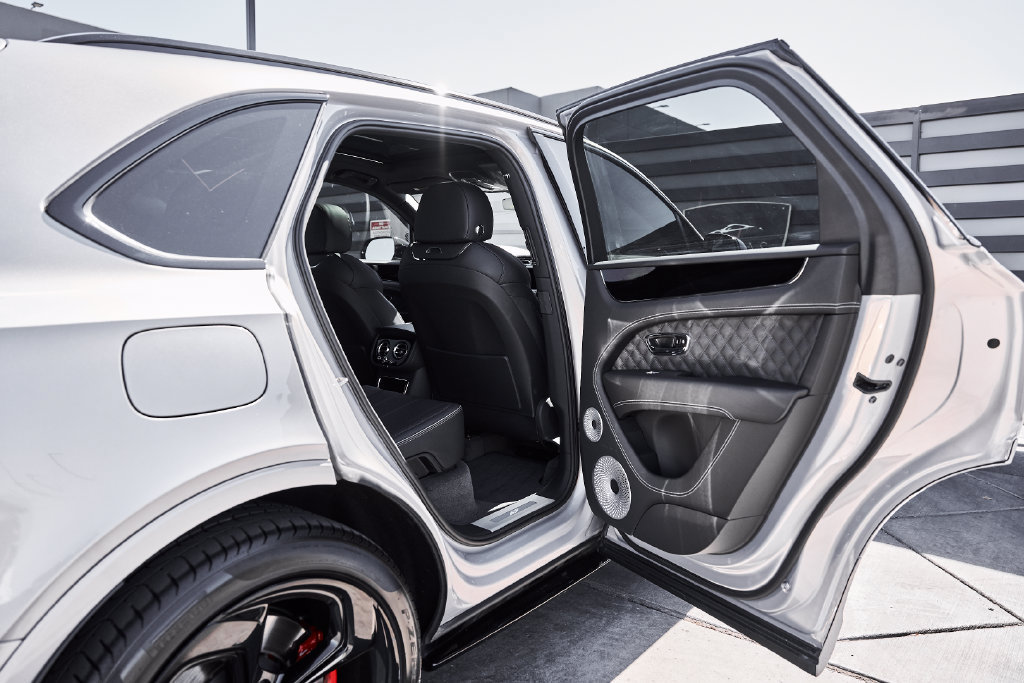 Used 2025 Bentley Bentayga AWD/4WD image 26