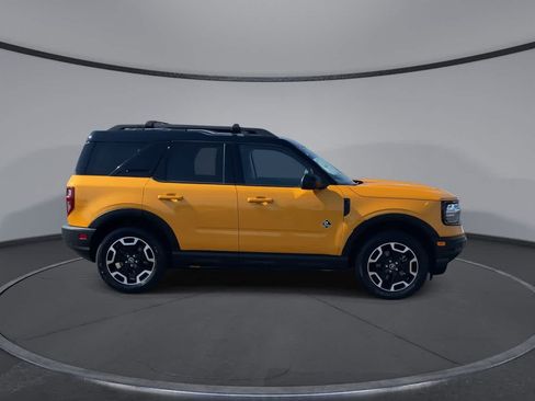 Used 2023 Ford Bronco Sport Outer Banks w/ Tech Package AWD/4WD image 2