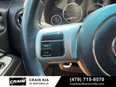 Used 2016 Jeep Compass Latitude FWD image 23