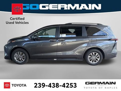 Used 2025 Toyota Sienna XLE image 3