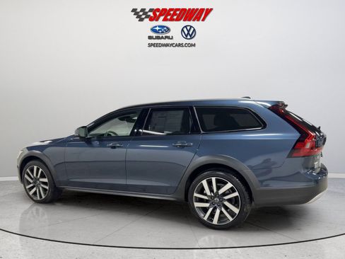 Used 2025 Volvo V90 B6 Cross Country Plus w/ Climate Package AWD/4WD image 9