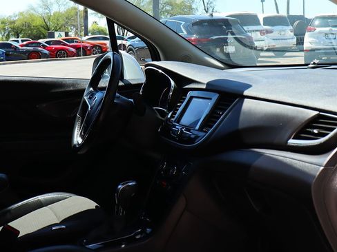 Used 2022 Buick Encore Preferred AWD/4WD image 31