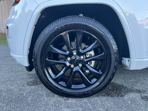 Used 2020 Jeep Grand Cherokee Altitude image 31