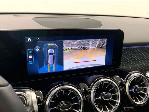 Used 2025 Mercedes-Benz GLB 250 image 24