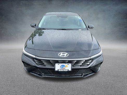 New 2025 Hyundai Elantra Limited image 35