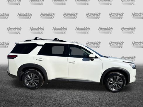 Used 2022 Nissan Pathfinder SV image 11