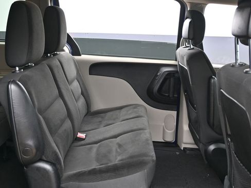 Used 2018 Dodge Grand Caravan SE w/ UConnect Hands-Free Group image 28