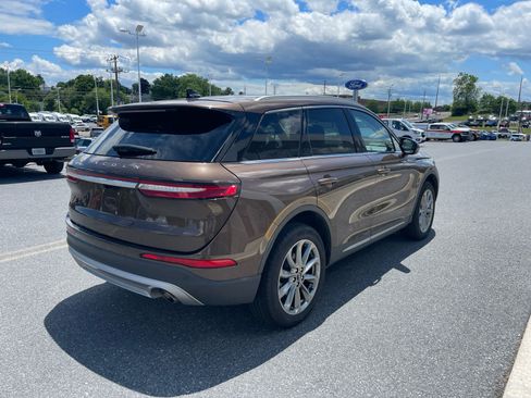 Used 2022 Lincoln Corsair AWD w/ Premium Package image 6
