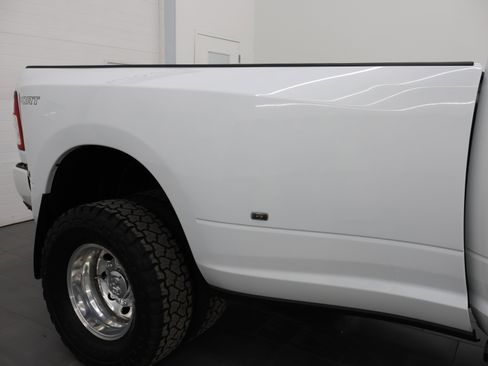 Used 2024 RAM 3500 Big Horn w/ Sport Appearance Package image 28