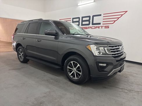 Used 2019 Ford Expedition XLT image 2