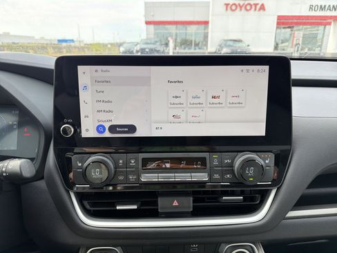 Used 2024 Toyota Grand Highlander AWD image 18