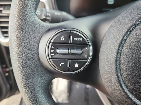Used 2025 Kia Soul LX FWD image 18