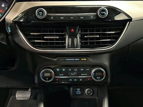 Used 2021 Ford Escape SE w/ Cold Weather Package image 18