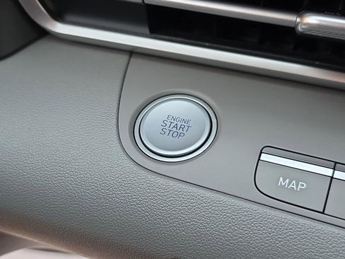 Used 2023 Hyundai Elantra SEL w/ Convenience Package image 35