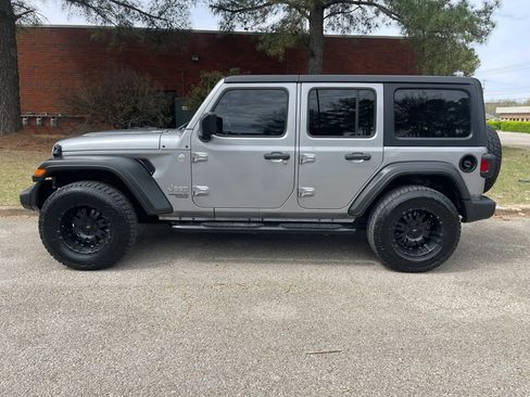 Used 2020 Jeep Wrangler Unlimited Sport S image 2