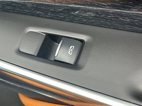 Used 2025 Cadillac XT4 Sport w/ LPO, Onyx Lite Package FWD image 22